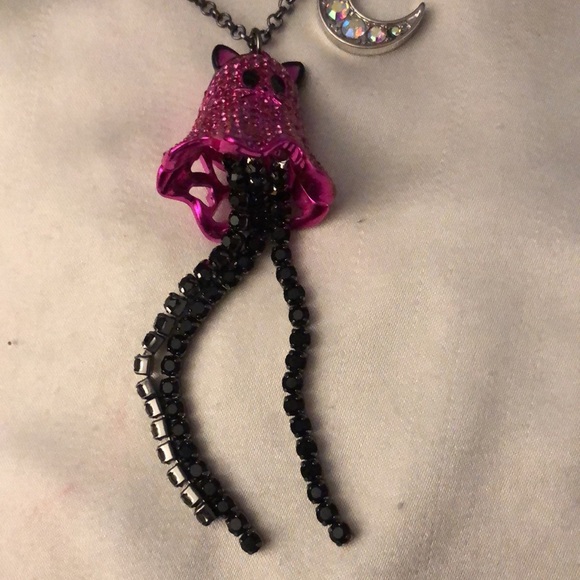 Betsey Johnson Hematite Tone Necklace Fuchsia Ghost Cat Pendant With Fringe NWT - Picture 7 of 14